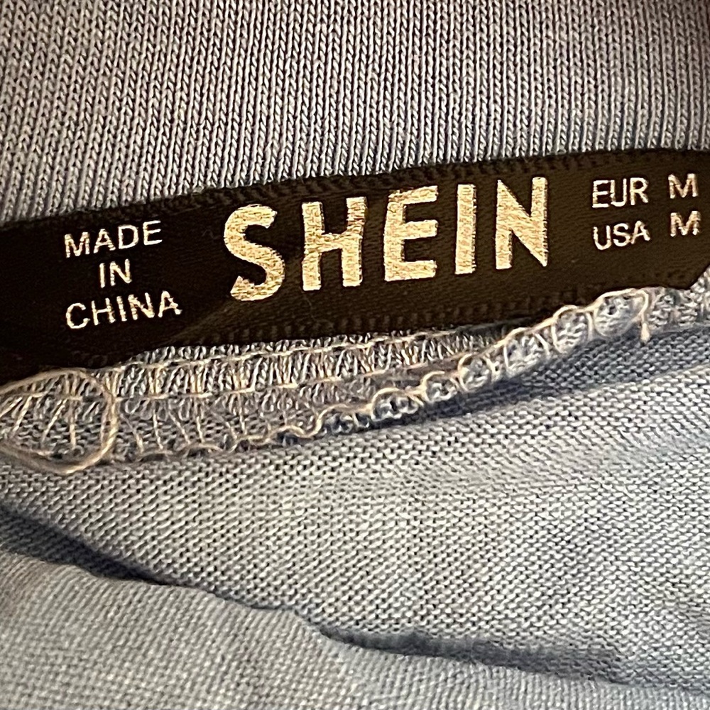 SHEIN Mock Letter Graphic Crop Top Size M - Picture 4 of 6